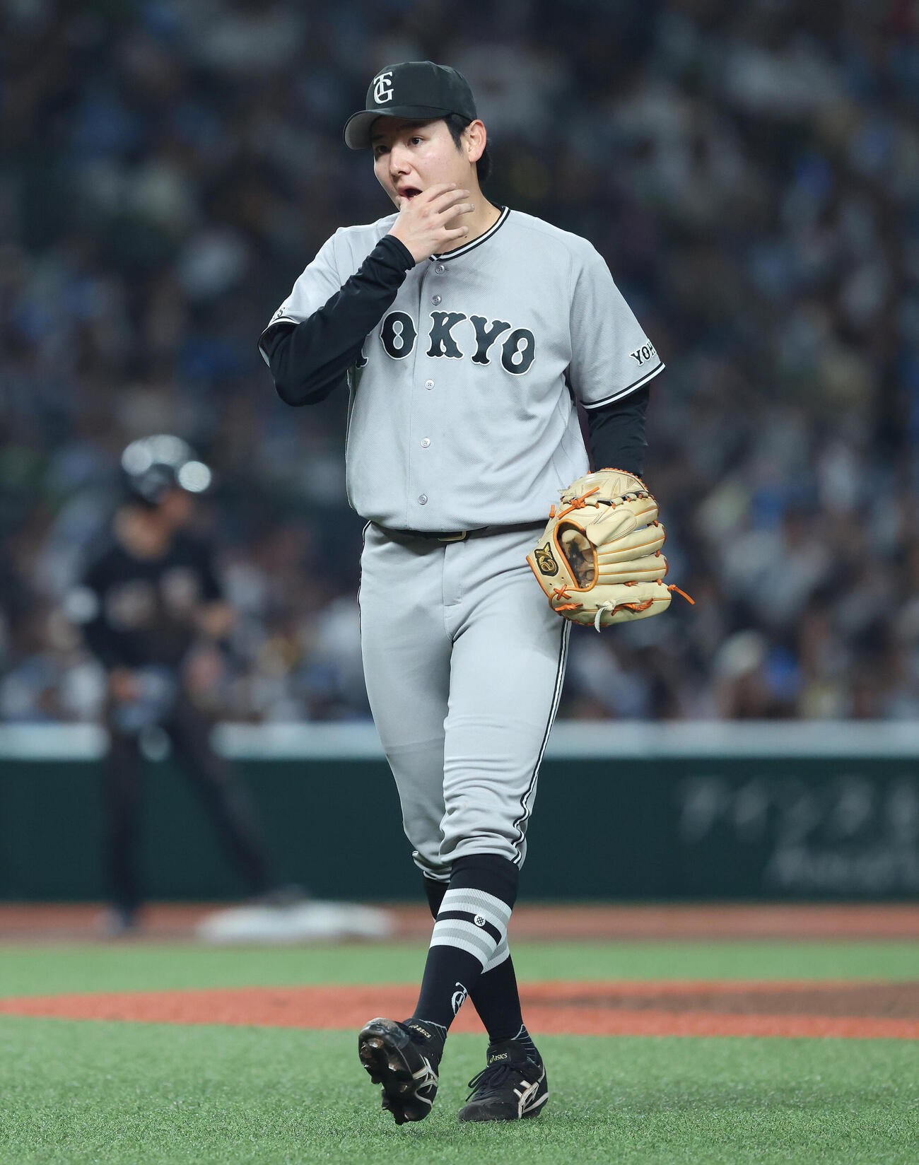 西武対巨人　8回裏西武2死三塁、降板する竹丸和幸（撮影・河田真司）