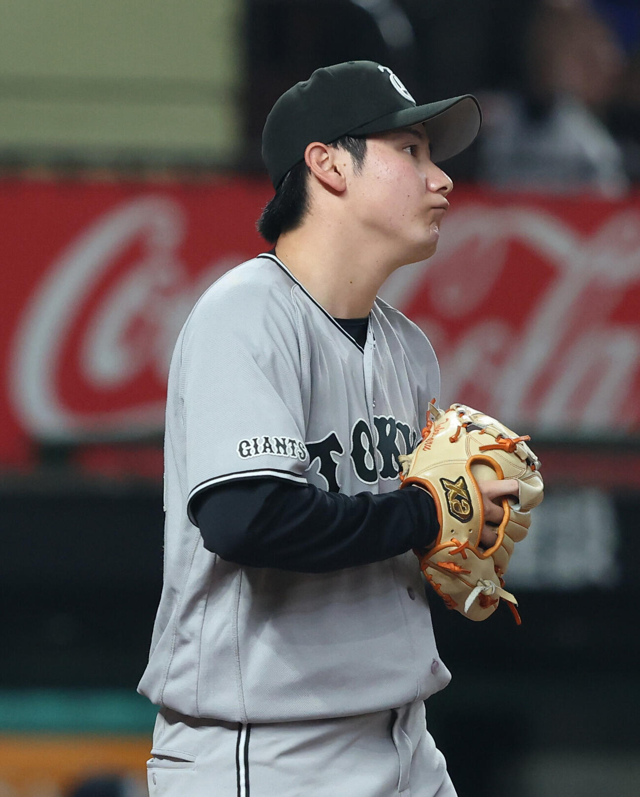 西武対巨人　1回裏西武1死一塁、長谷川信哉に先制適時二塁打を浴びる竹丸和幸（撮影・河田真司）