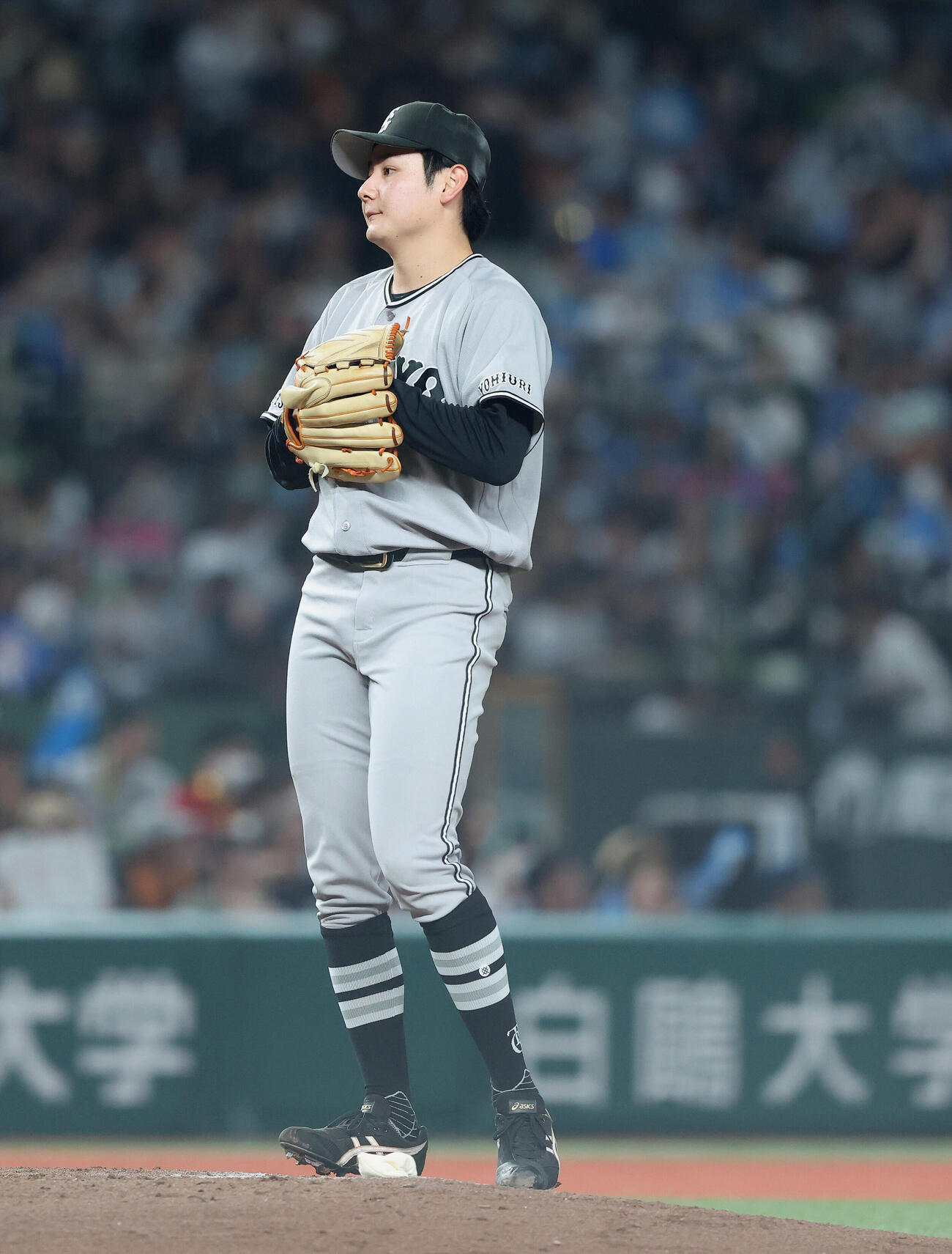 西武対巨人　6回裏西武1死一塁、滝沢夏央に左前適時打を浴びる竹丸和幸（撮影・河田真司）