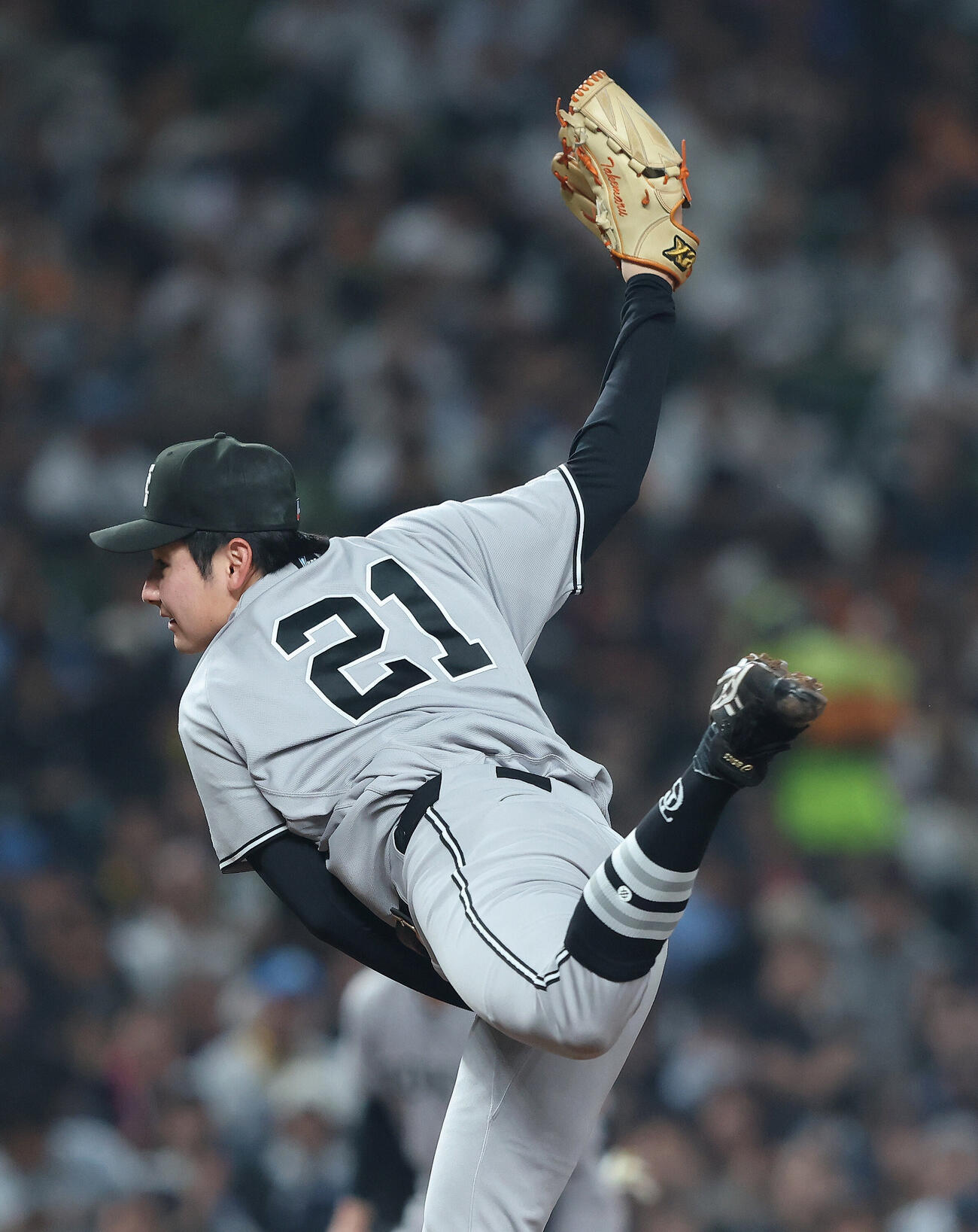 西武対巨人　3回裏、力投する竹丸和幸（撮影・河田真司）