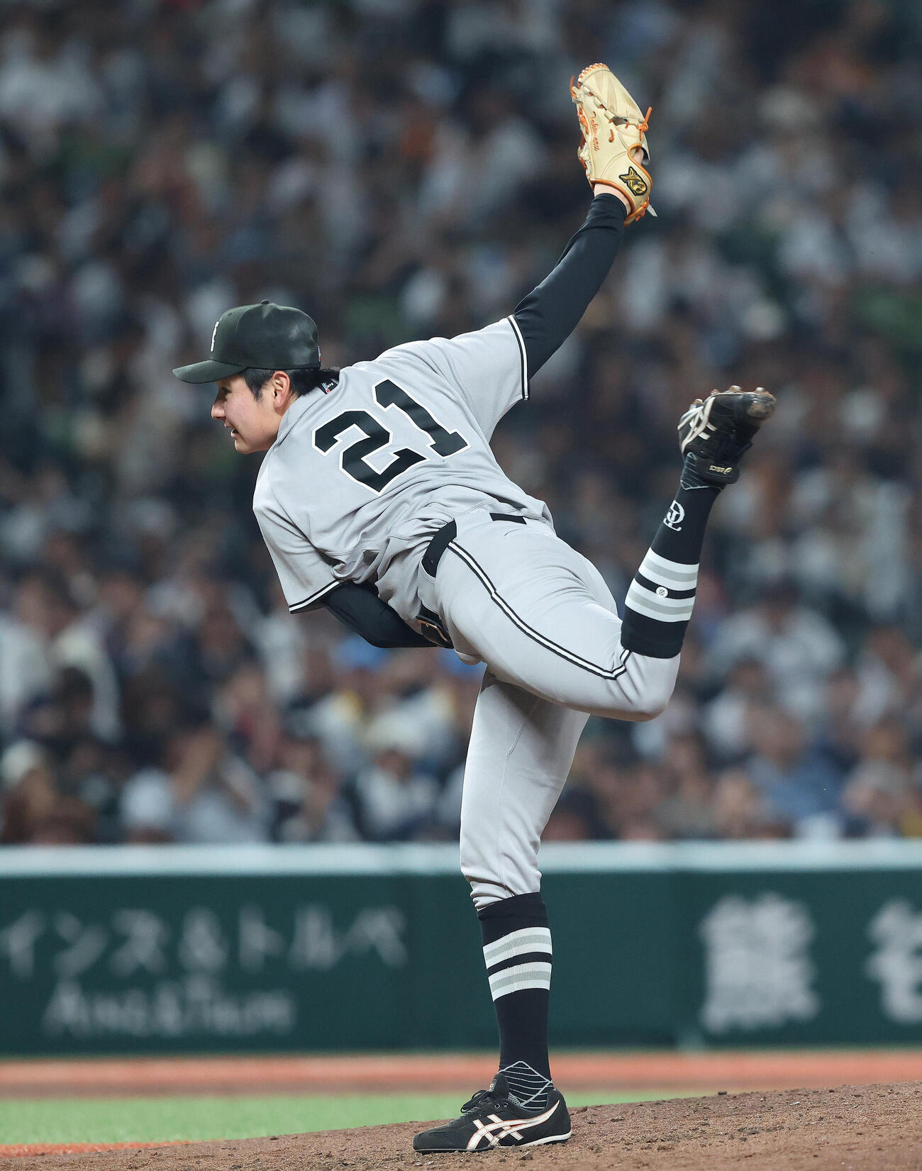 西武対巨人　4回裏、力投する竹丸和幸（撮影・河田真司）