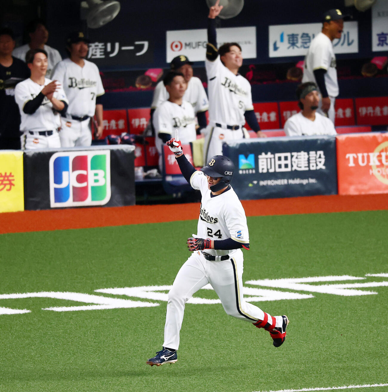 オリックス対阪神　1回裏オリックス1死、紅林弘太郎は左越えソロ本塁打を放つ（撮影・加藤哉）