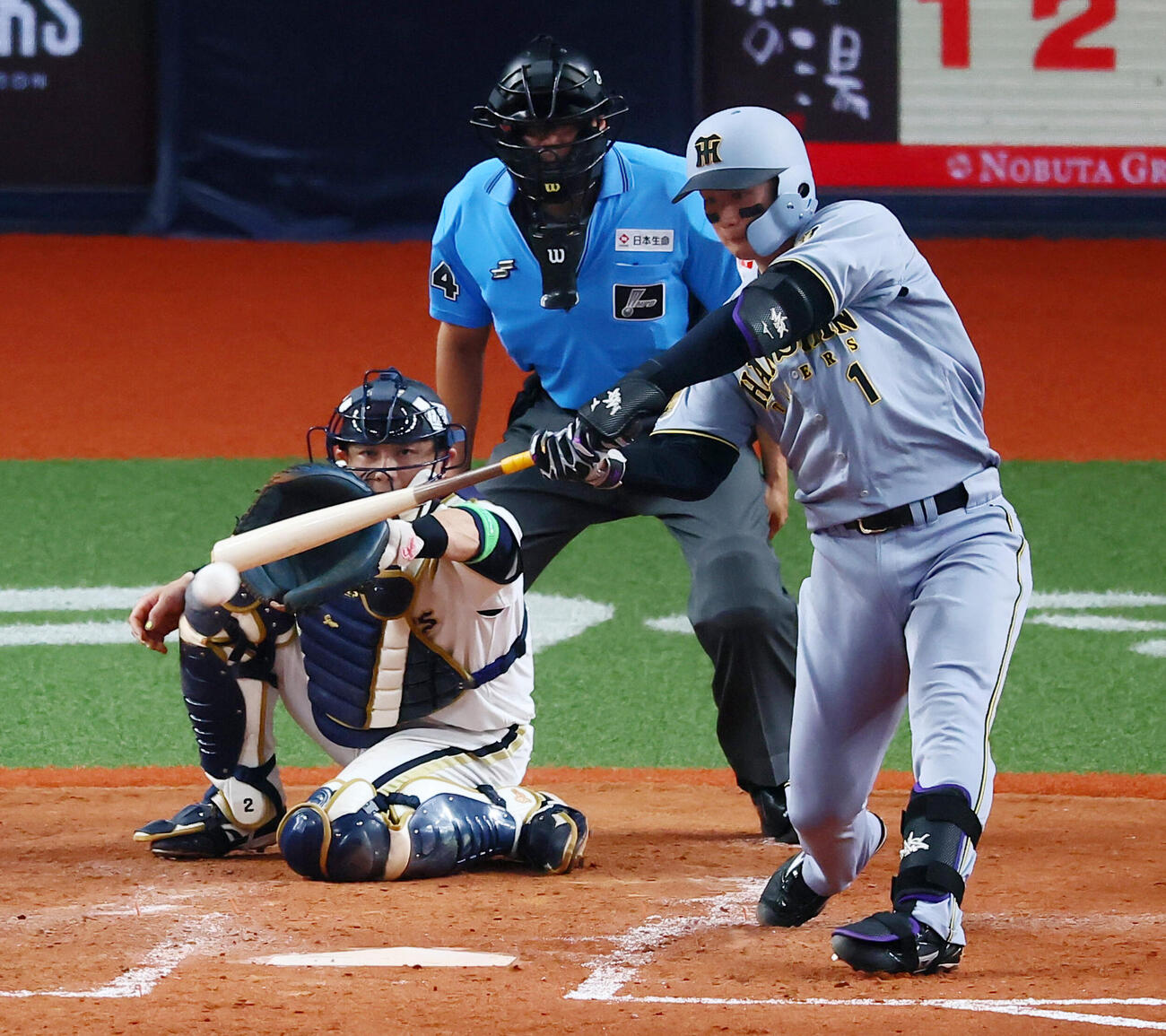 オリックス対阪神　5回表阪神2死一塁、森下翔太は右前打を放つ（撮影・加藤哉）