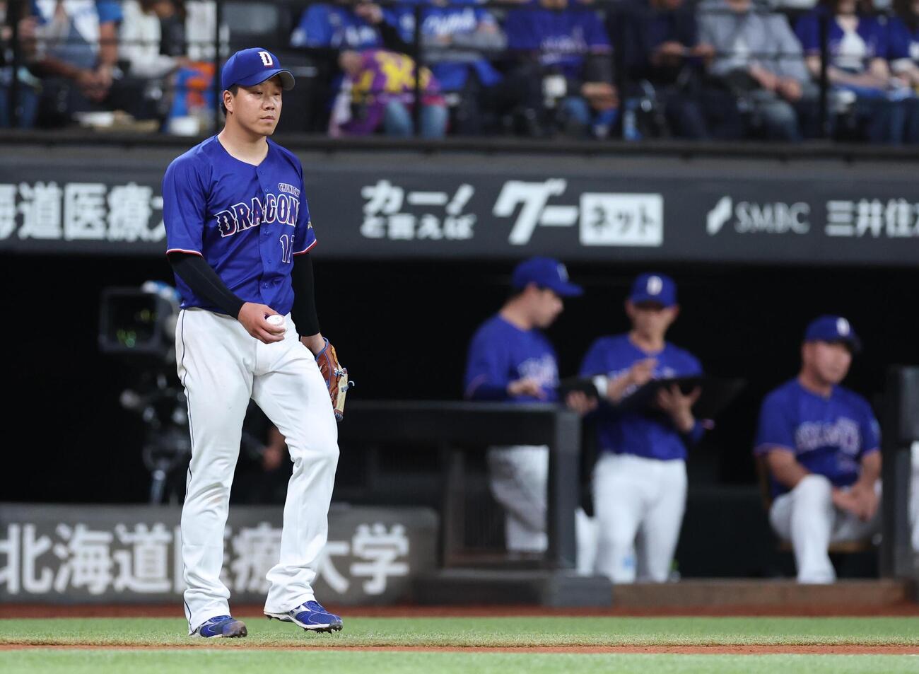 日本ハム対中日　5回裏日本ハム1死二塁、水野達稀に適時三塁打を浴びる柳裕也（撮影・黒川智章）