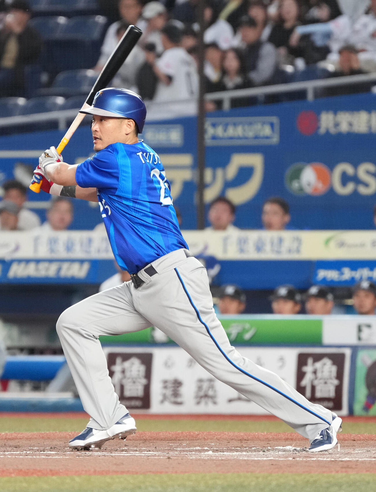 ロッテ対DeNA 3回表DeNA2死一、二塁、筒香嘉智は左前適時打を放つ（撮影・小沢裕）　