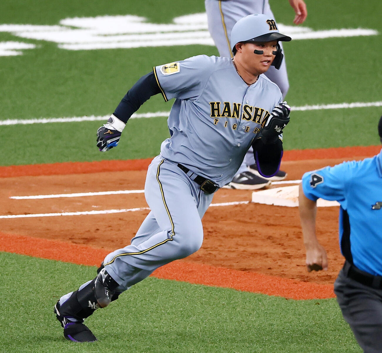オリックス対阪神　3回表阪神2死一塁、森下翔太は左越え二塁打を放つ（撮影・加藤哉）　　　