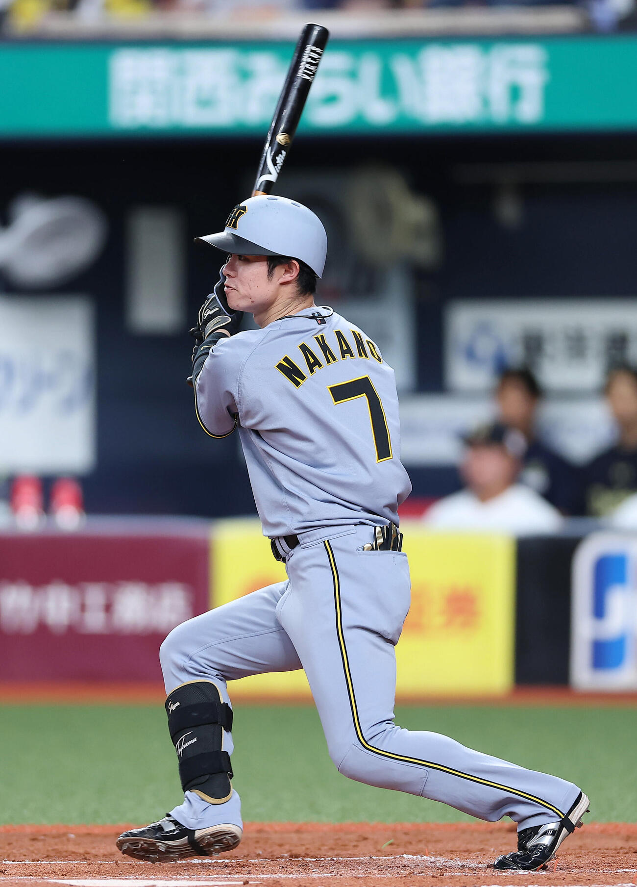 オリックス対阪神　3回裏阪神2死、中前打を放つ中野拓夢（撮影・前田充）