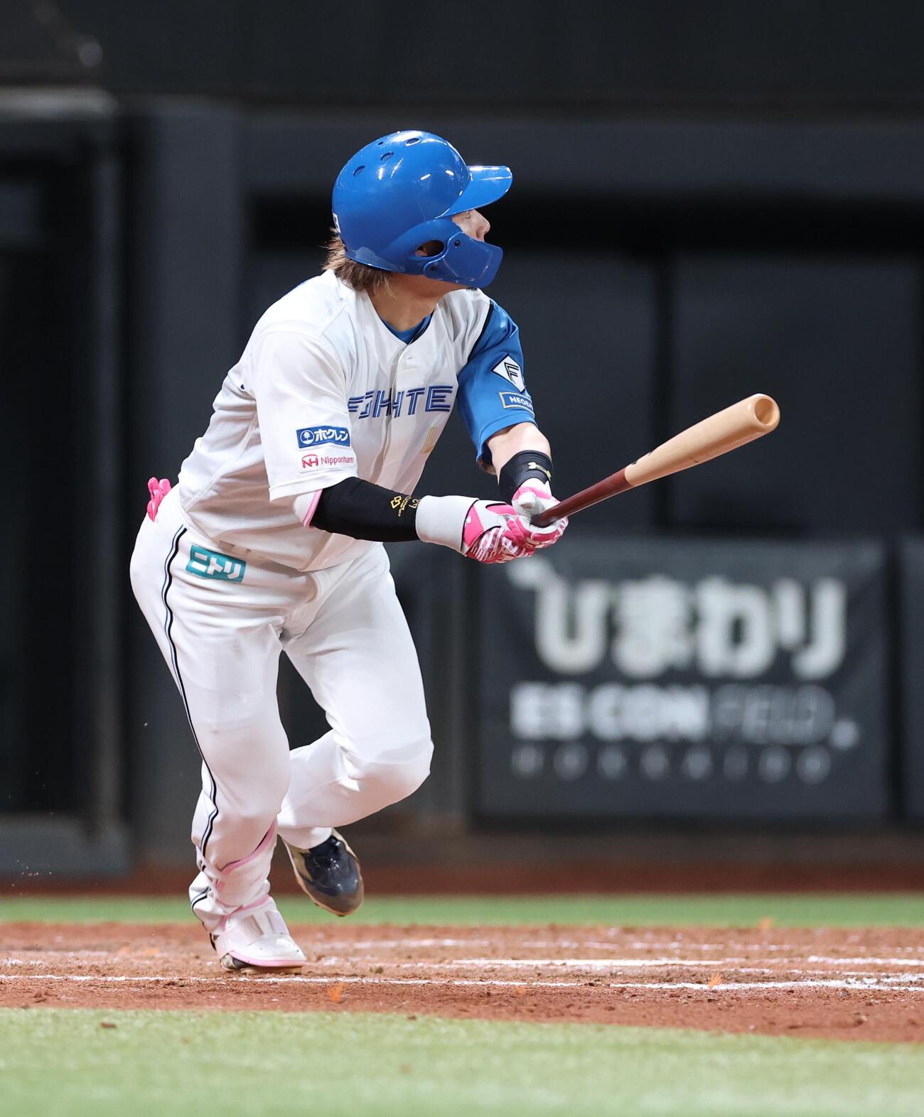 日本ハム対中日　5回裏日本ハム1死二塁、適時三塁打を放つ水野達稀（撮影・黒川智章）