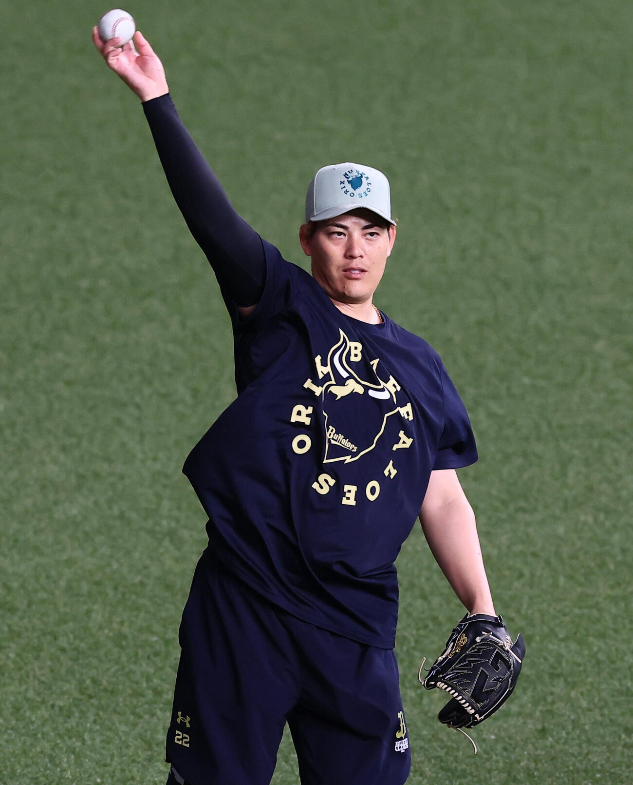 オリックス対阪神練習でキャッチボールするオリックス九里亜蓮（撮影・加藤哉）