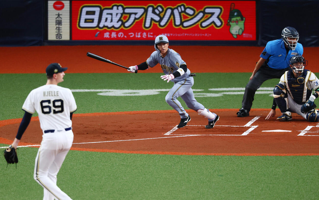 オリックス対阪神　1回表阪神無死、福島圭音は左前打を放つ。投手ショーン・ジェリー（撮影・加藤哉）＝2026年6月13日　