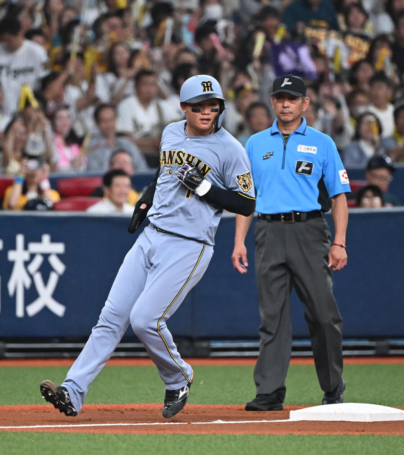 オリックス対阪神　4回表阪神無死一塁、佐藤輝明の右前打で三塁に進んだ森下翔太（撮影・和賀正仁）＝2026年6月13日