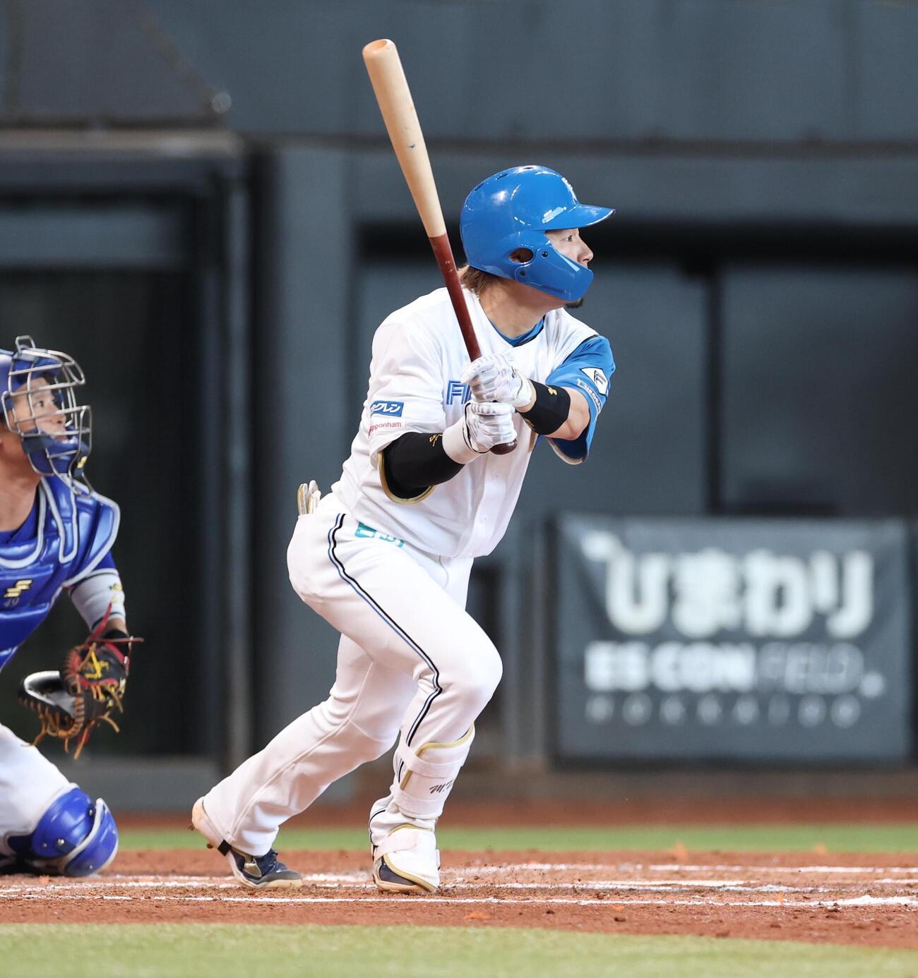 日本ハム」対中日　3回裏日本ハム1死二塁、適時三塁打を放つ水野達稀（撮影・黒川智章）＝2026年6月13日