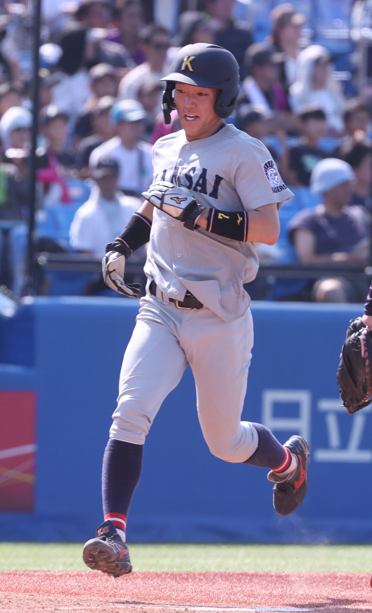 全日本大学野球選手権　準決勝　国学院大対関大　2回裏関大2死一塁、笠井康生の適時二塁打で一塁走者宮本青空が生還する（撮影・柴田隆二）