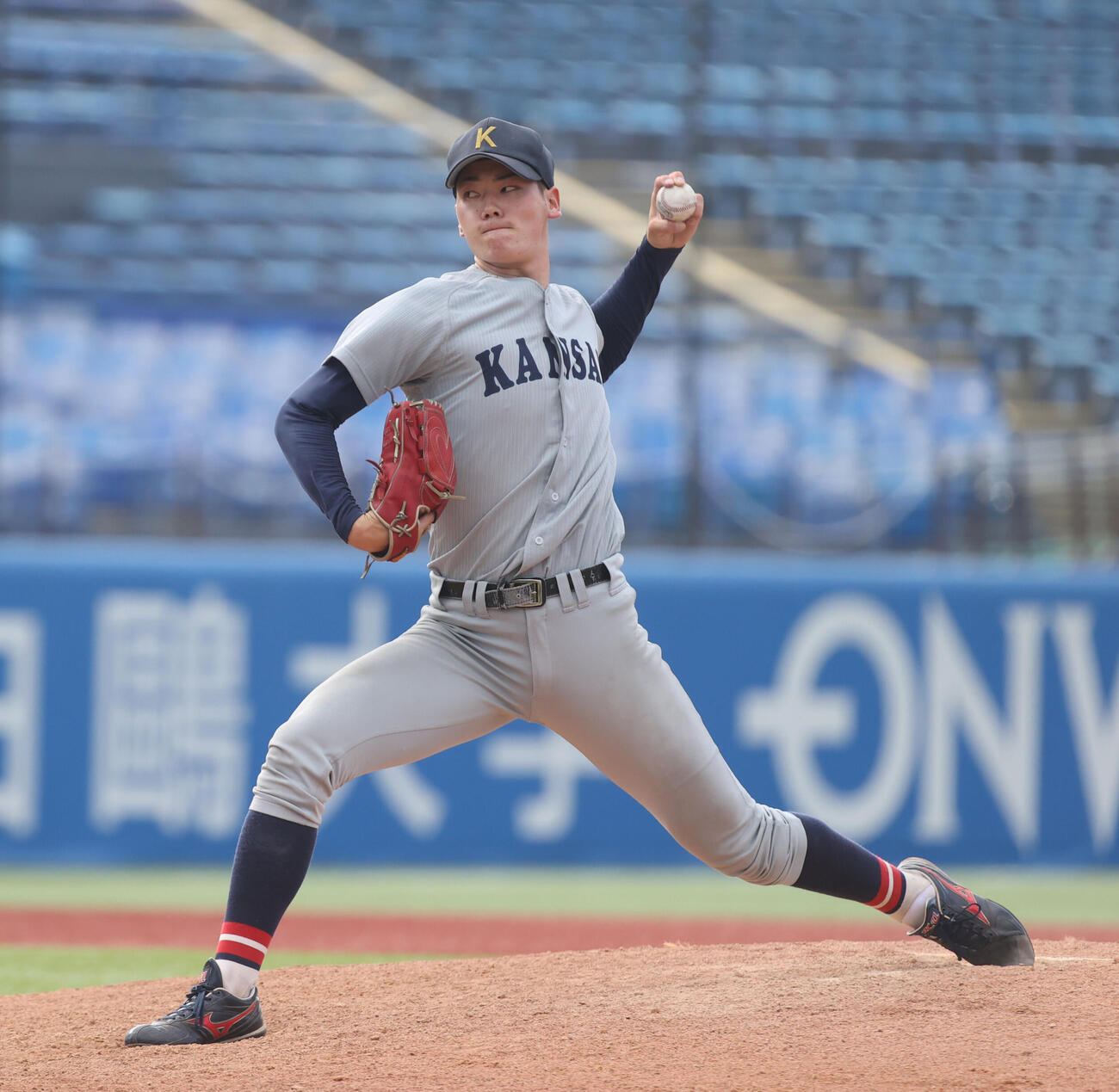 全日本大学野球選手権　準決勝　国学院大対関大　6回から登板した関大・百合沢飛（撮影・柴田隆二）