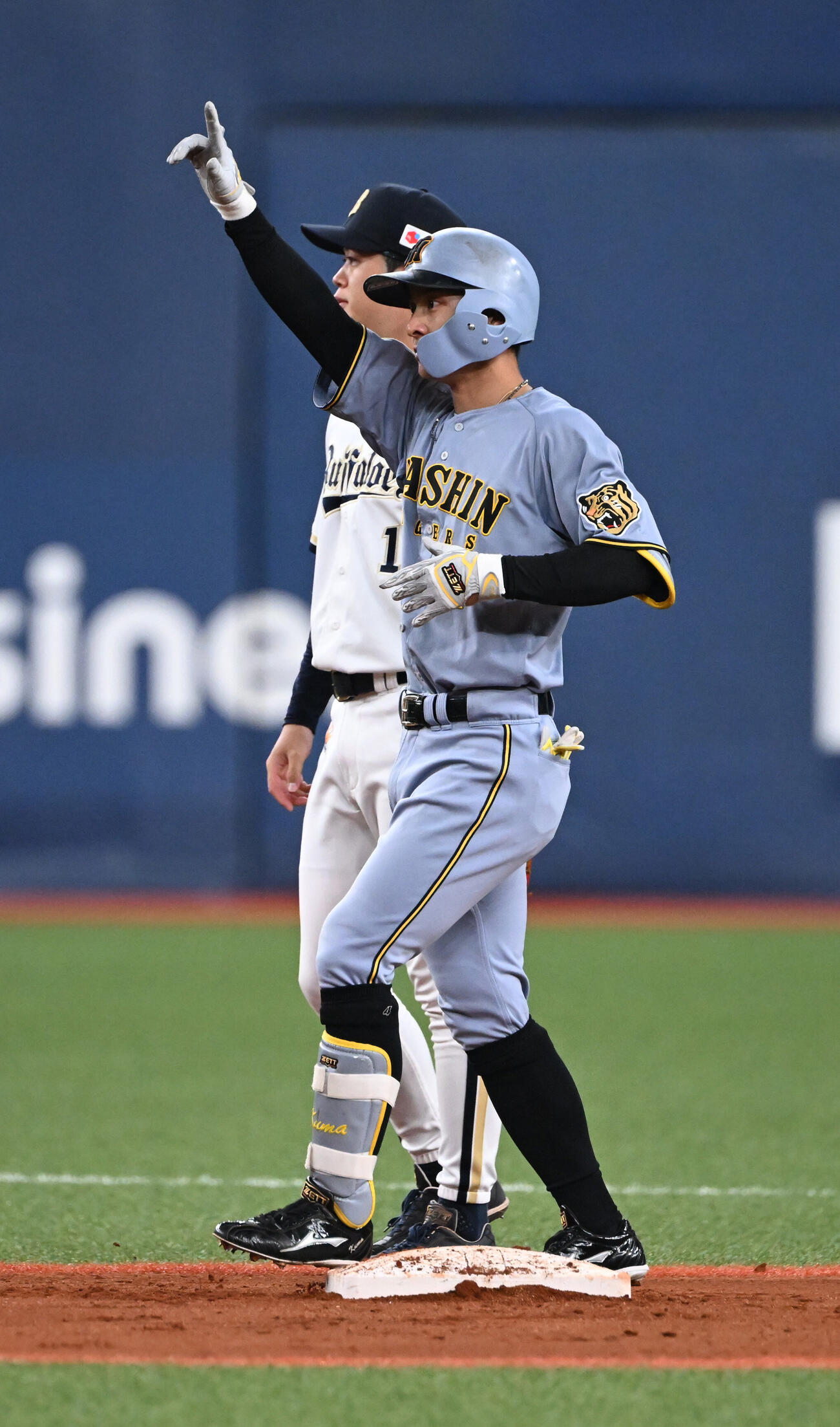 オリックス対阪神　6回表阪神2死満塁、三塁線を破る適時二塁打を放った熊谷敬宥はポーズ（撮影・和賀正仁）