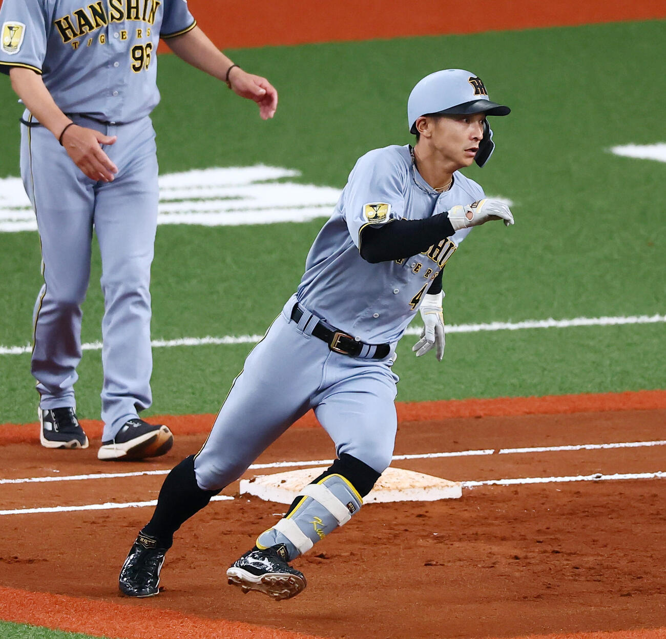 オリックス対阪神　6回表阪神2死満塁、熊谷敬宥は左線に2点適時二塁打を放つ（撮影・加藤哉）
