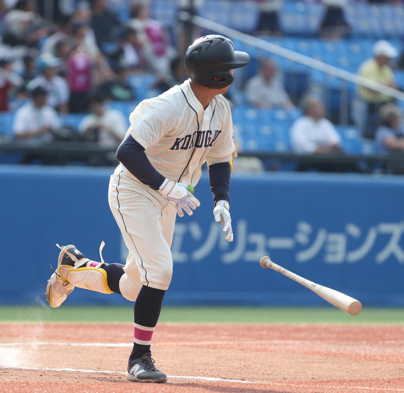 全日本大学野球選手権　準決勝　国学院大対関大　7回表関大2死、赤堀颯は本塁打を放つ（撮影・柴田隆二）　