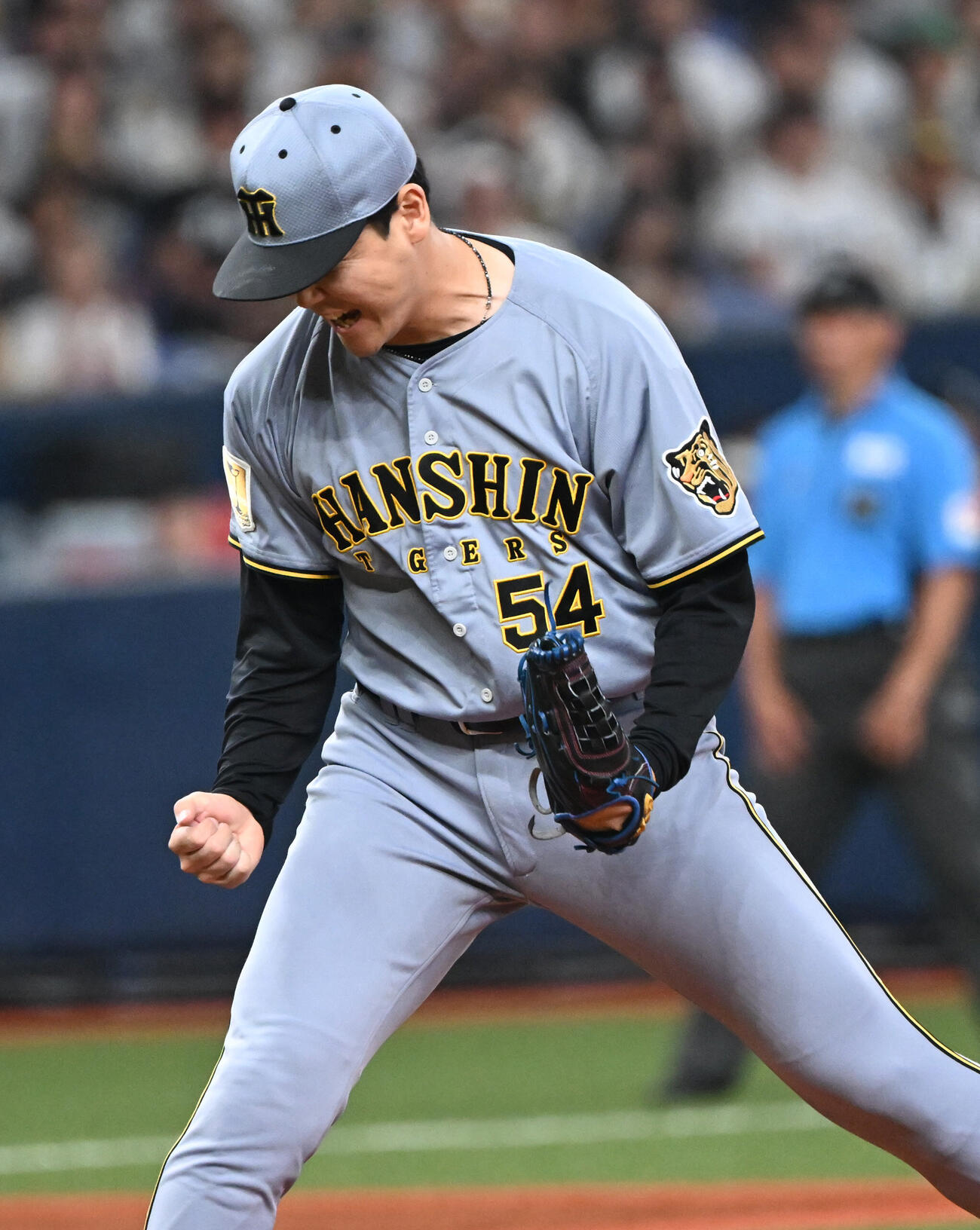 オリックス対阪神　7回裏オリックス2死一、二塁、太田椋から三振を奪いガッツポーズする木下里都（撮影・和賀正仁）