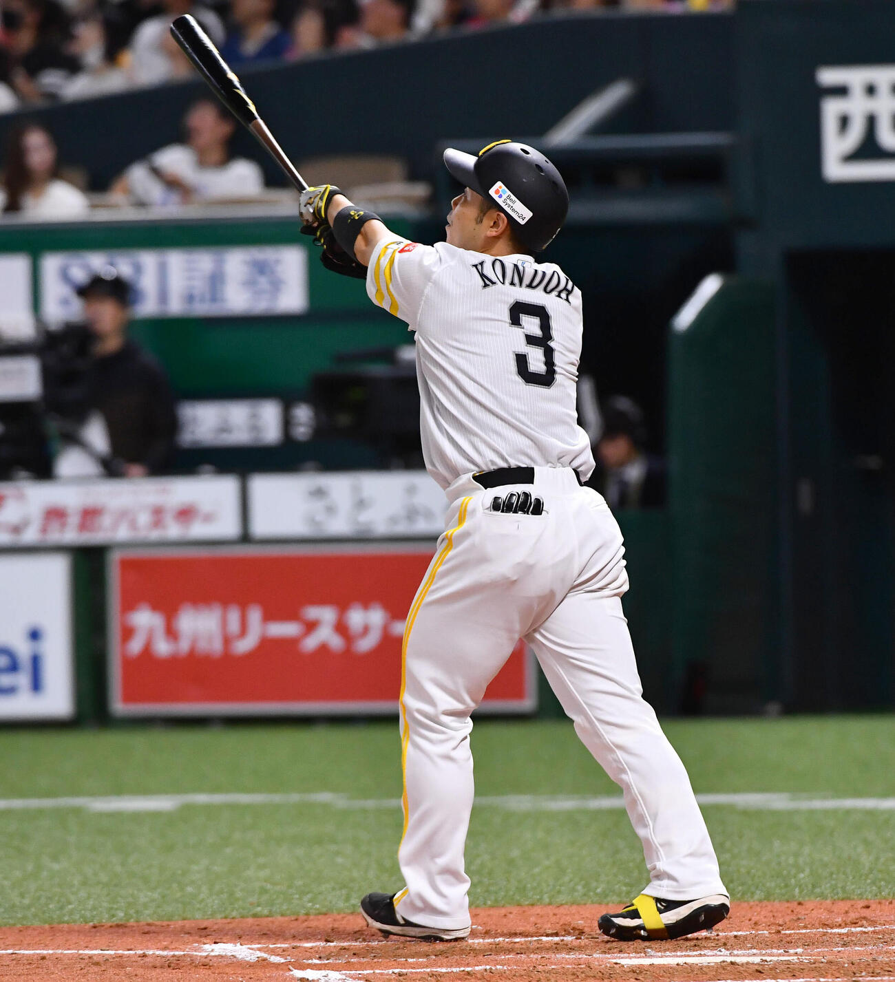 ソフトバンク対ヤクルト　3回裏ソフトバンク2死二塁、近藤健介は逆転の右越え2点本塁打を放つ（撮影・岩下翔太）