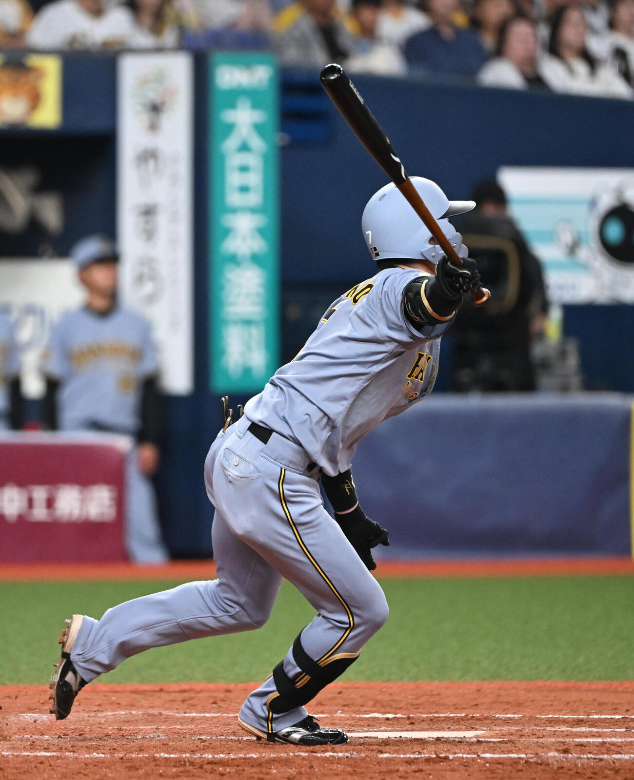 オリックス対阪神　9回表阪神2死三塁、中前適時打を放つ中野拓夢（撮影・和賀正仁）