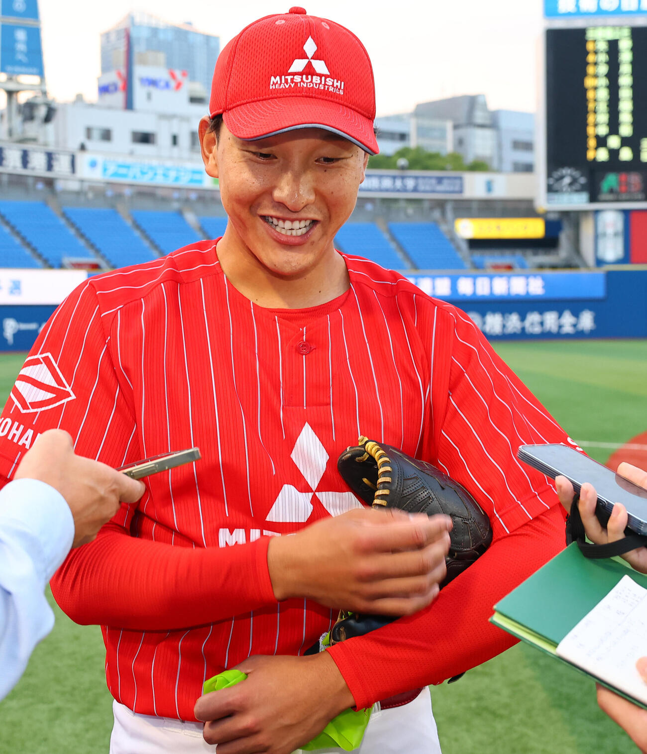 都市対抗野球西関東予選第2代表決定戦　三菱重工East対日産自動車　取材対応する三菱重工East・長島彰（撮影・野上伸悟）