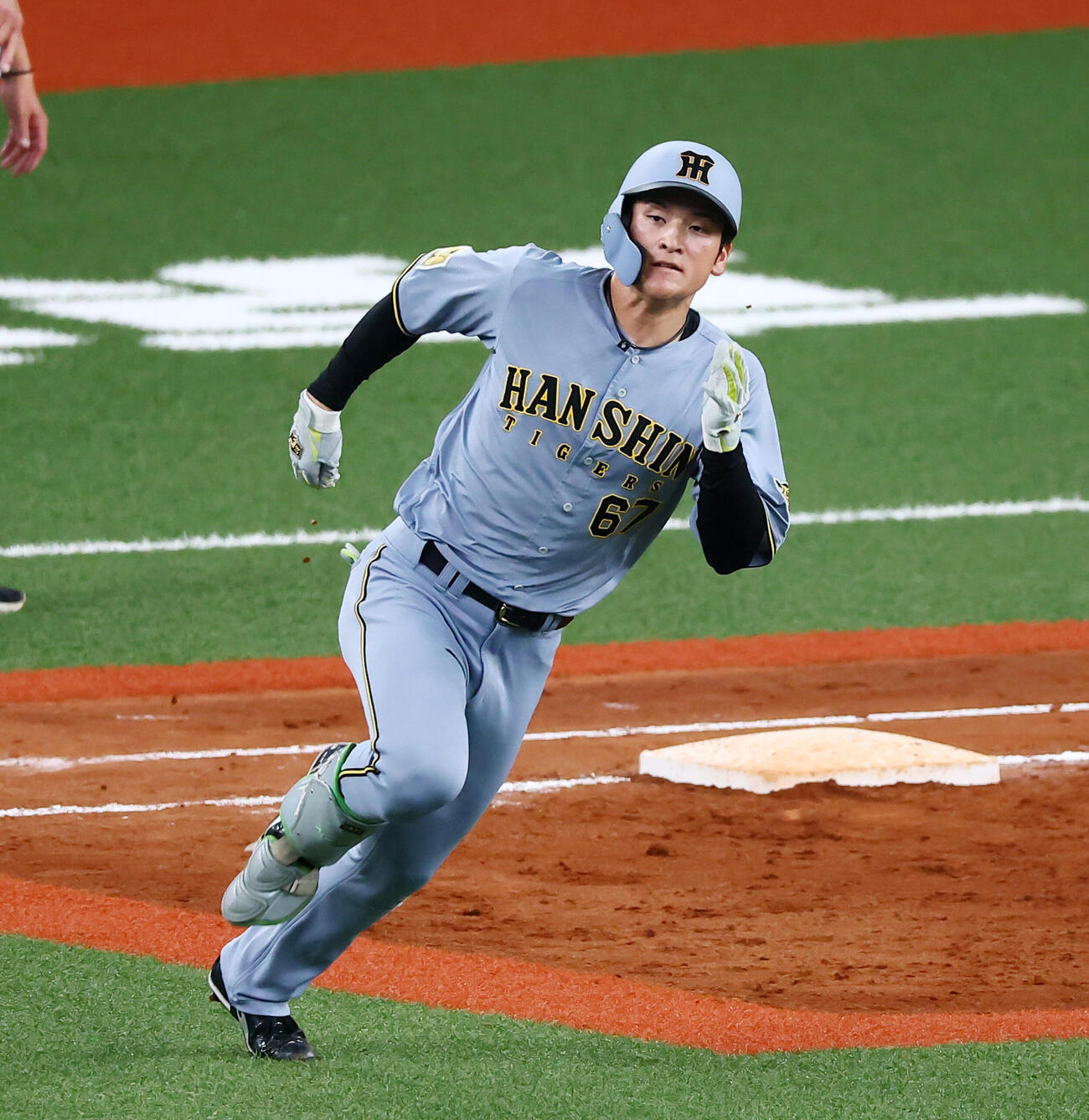 オリックス対阪神　9回表阪神2死二塁、高寺望夢は中越え適時三塁打を放つ（撮影・加藤哉）