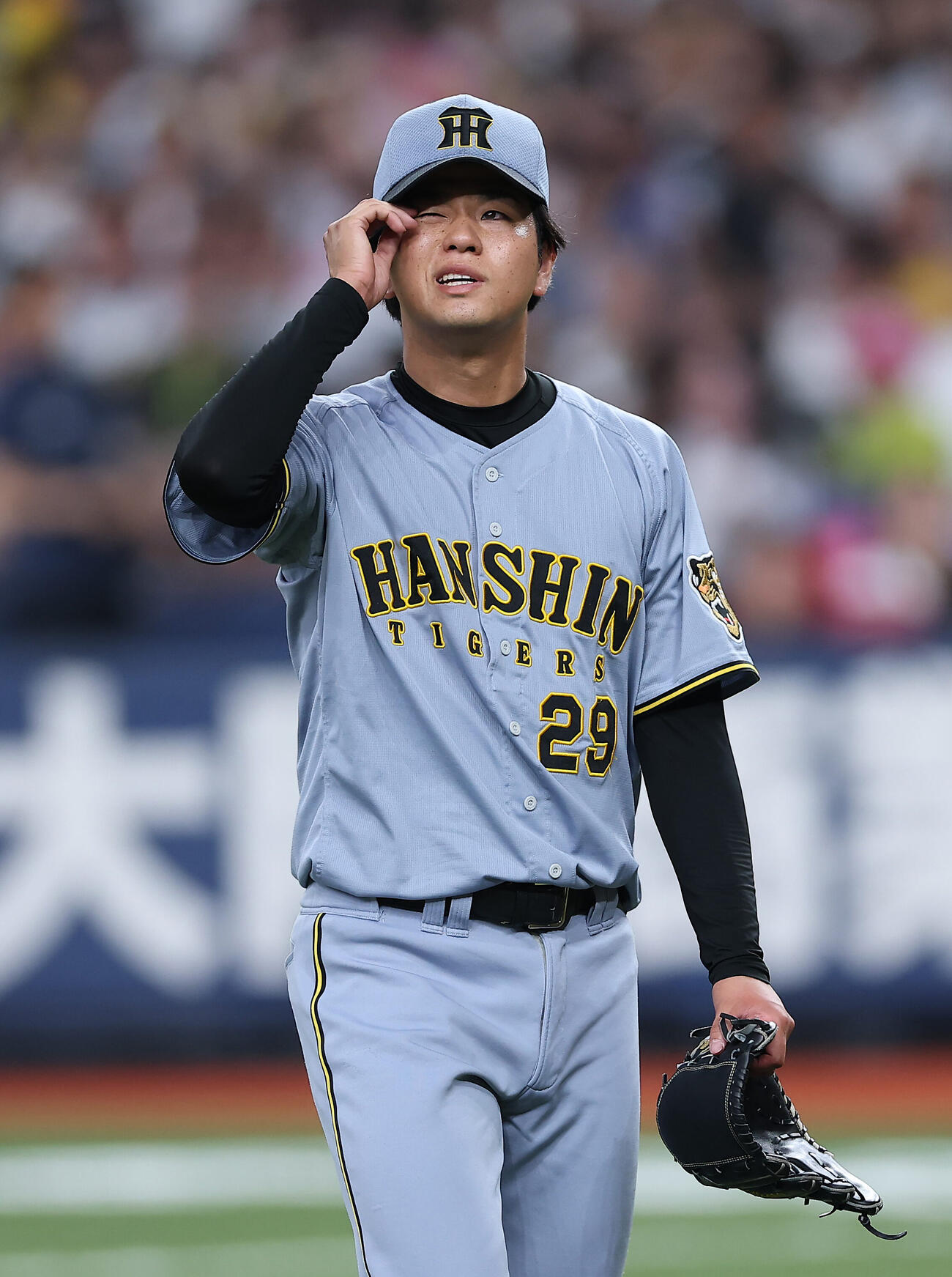 オリックス対阪神　6回裏をを投げ終え、3失点の高橋遥人は悔しそうにベンチへ戻る（撮影・前田充）