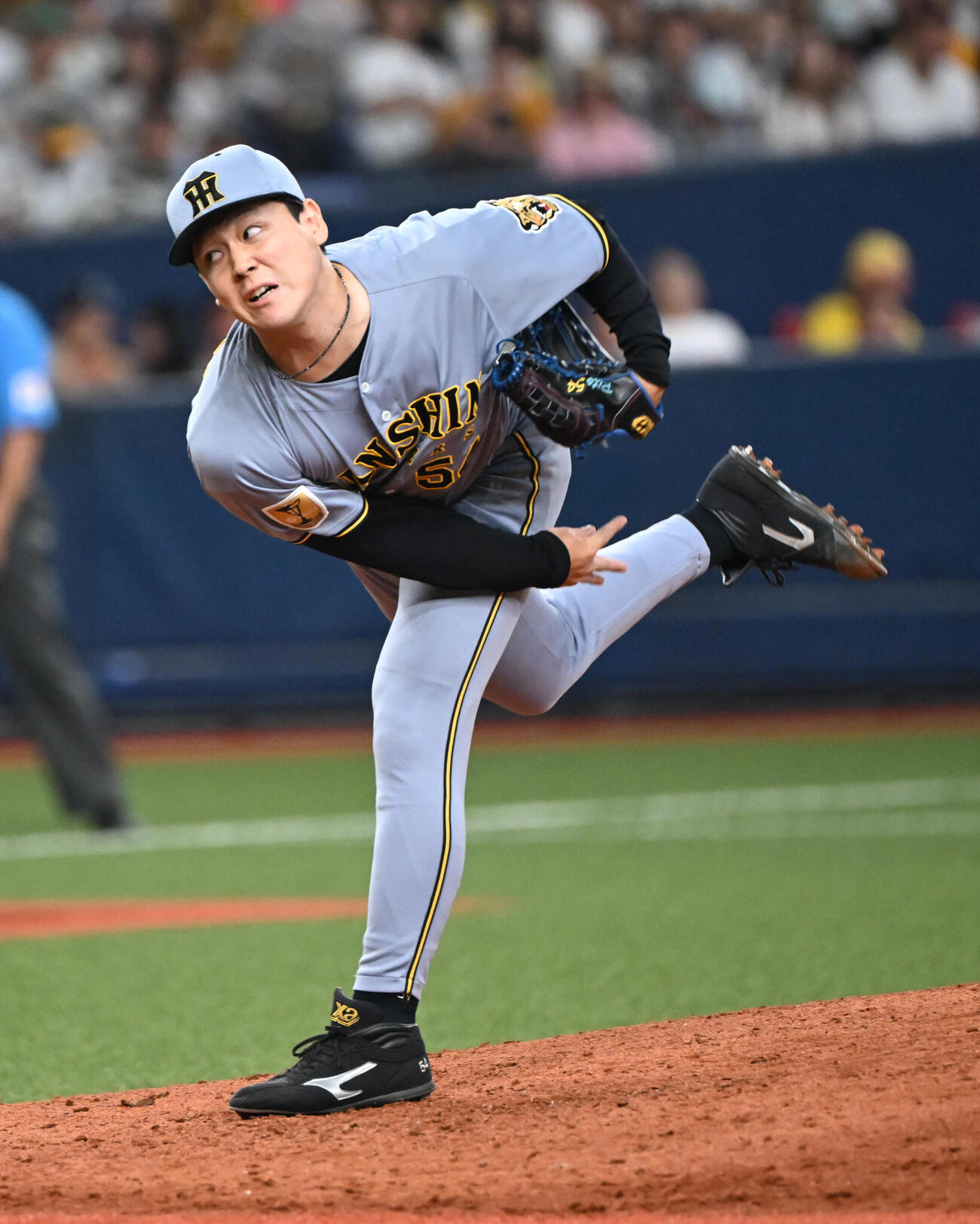 オリックス対阪神　7回途中から登板する阪神木下里都（撮影・和賀正仁）