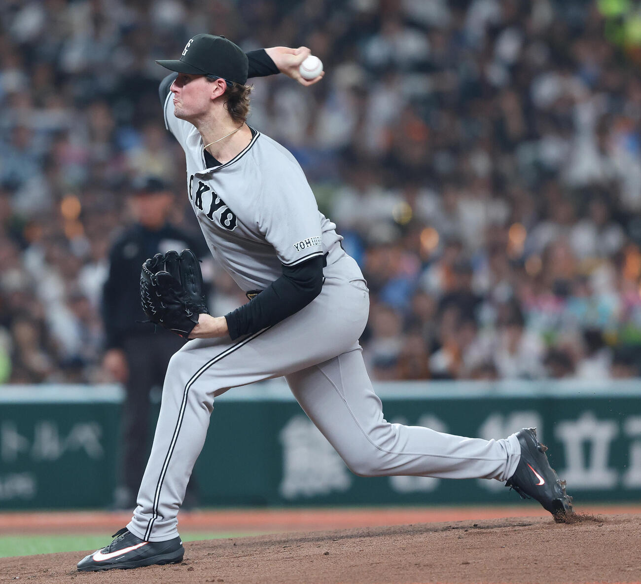 交流戦　西武対巨人　先発登板する巨人ウィットリー（撮影・河田真司）