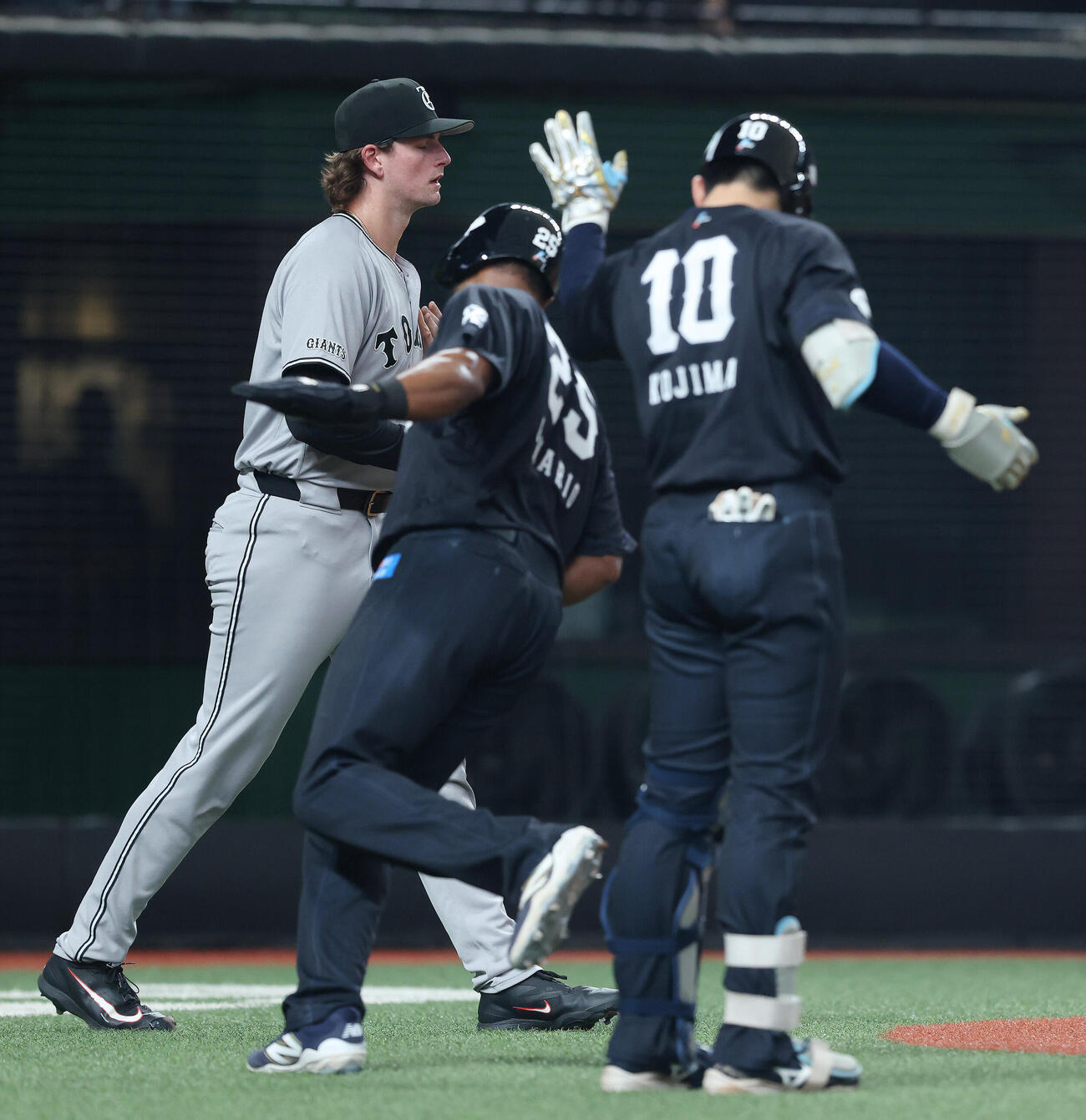 交流戦　西武対巨人　1回裏西武2死二塁、古賀悠斗に同点適時打を許すウィットリー（撮影・河田真司）