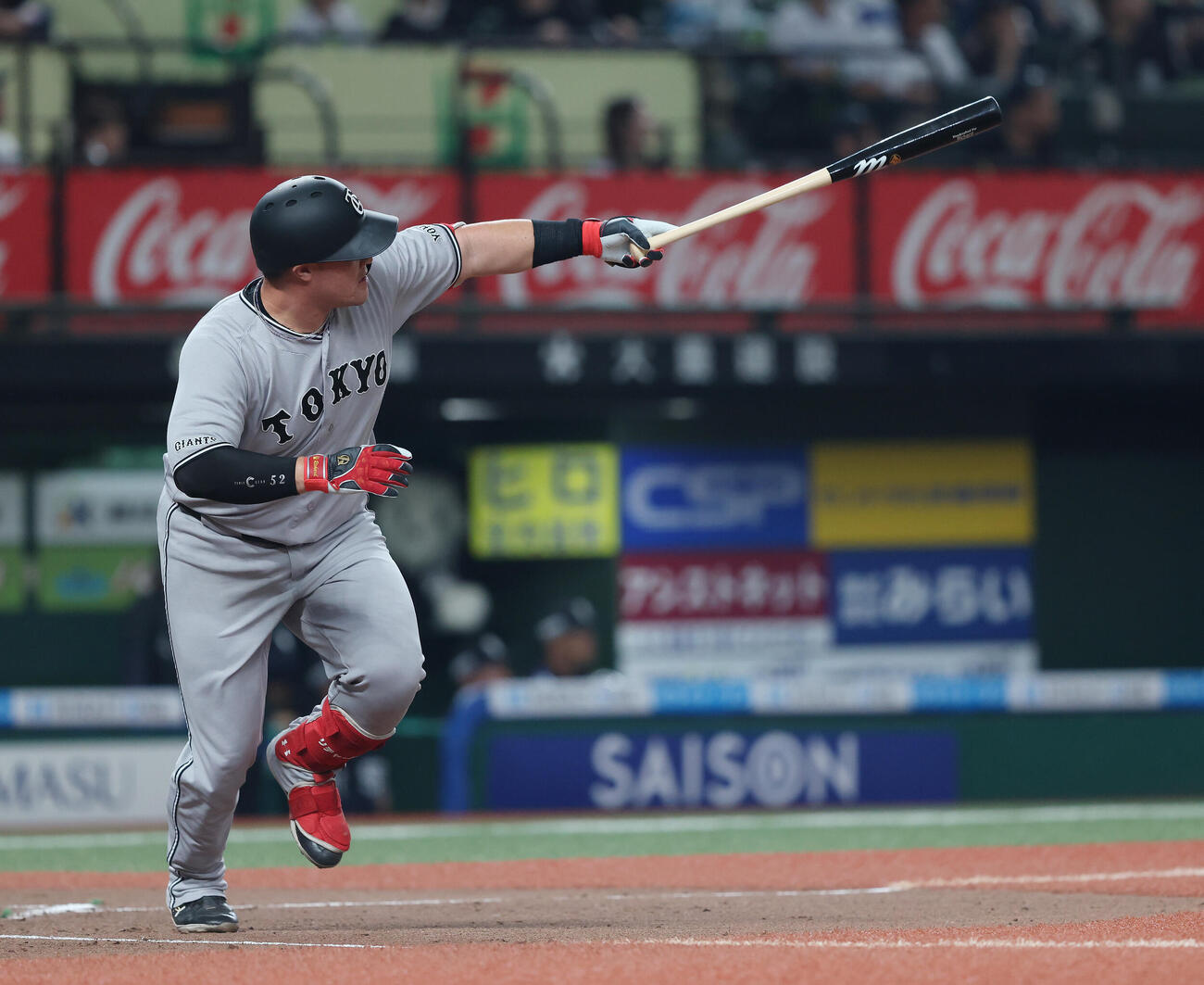 交流戦　西武対巨人　2回表巨人1死、左越えソロ本塁打を放つリチャード（撮影・河田真司）