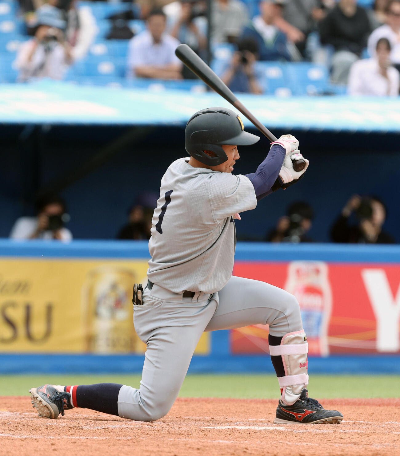 全日本大学野球選手権決勝　関大対慶大　4回表関大1死一、二塁、森内大奈は適時打を放つ（撮影・柴田隆二）