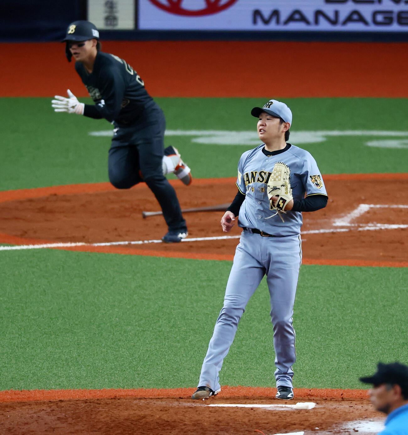 オリックス対阪神　4回裏オリックス2死一、三塁、西勇輝は杉沢龍に右前適時打を打たれ同点となる（撮影・加藤哉）＝2026年6月14日　