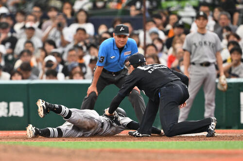 【巨人】同点ランナーの浦田俊輔、8回に痛恨けん制死でチャンス逸する 2試合で3度目 - プロ野球 : 日刊スポーツ