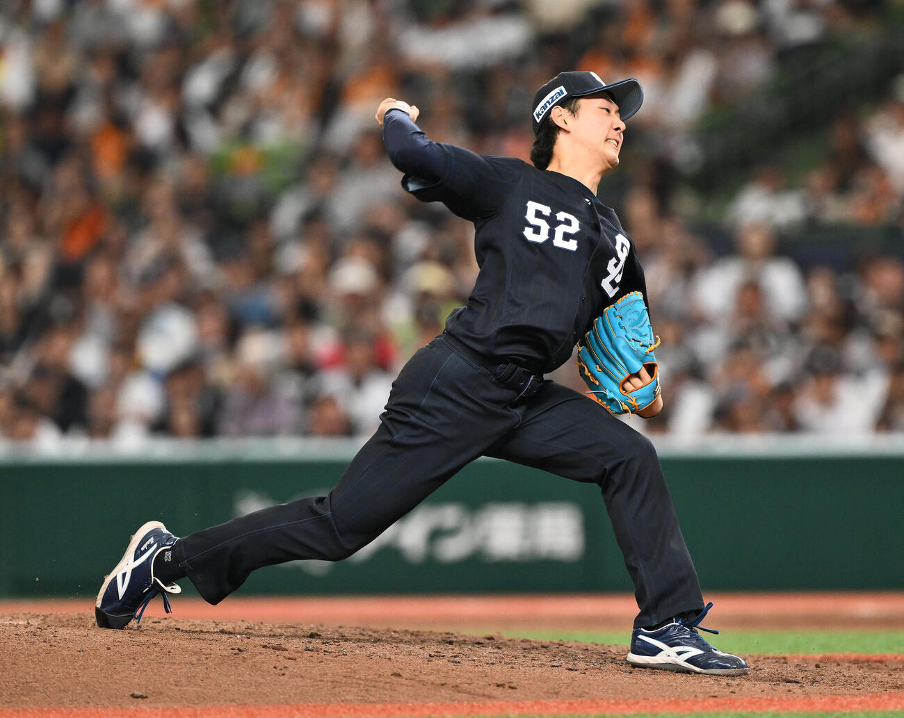 西武対巨人　西武3番手で登板する篠原響（撮影・滝沢徹郎）
