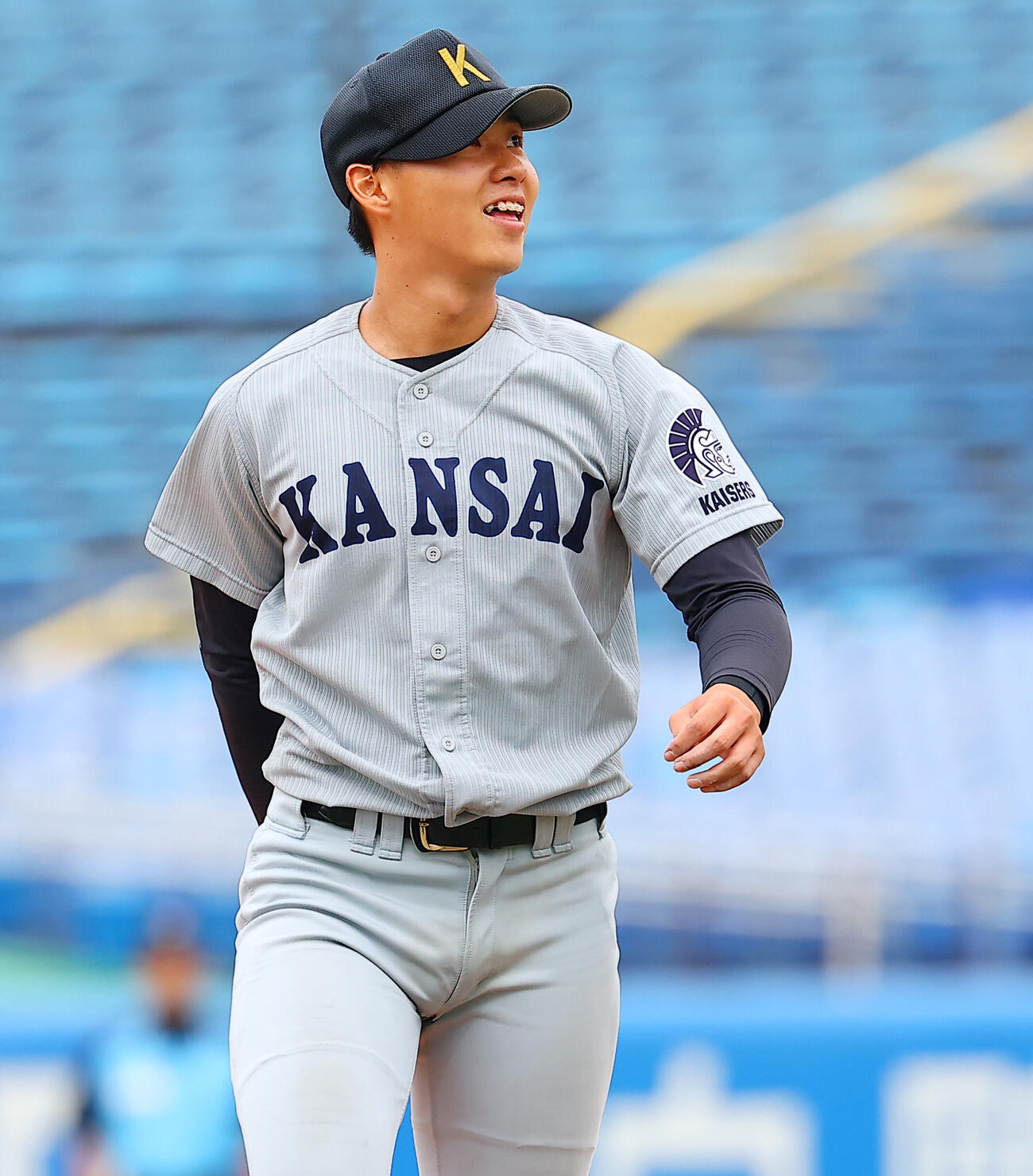 全日本大学野球選手権　決勝　関大対慶大　5回裏慶大2死二塁、丸田湊斗を見逃し三振に仕留め笑顔をみせる米沢友翔（撮影・野上伸悟）