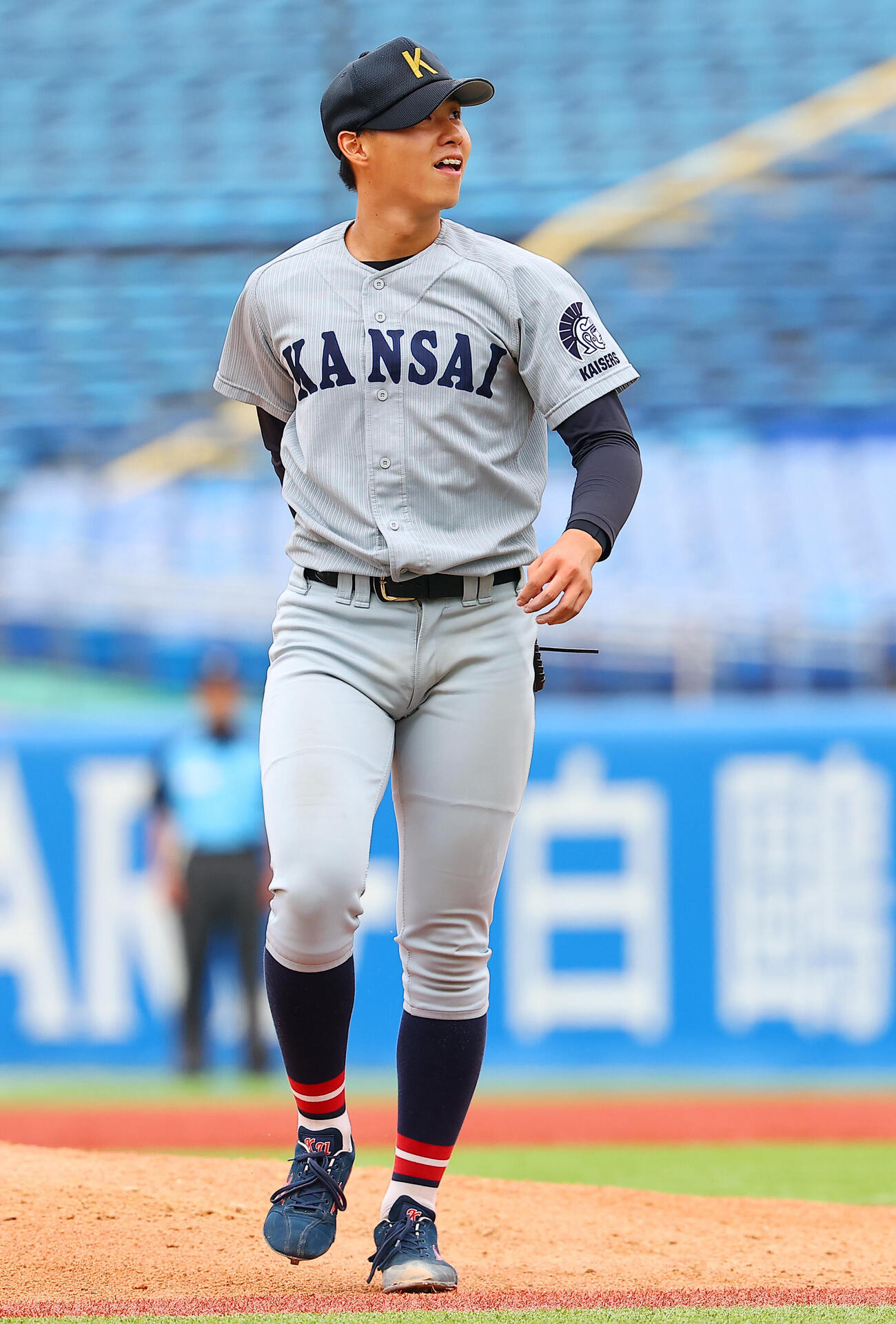 全日本大学野球選手権　決勝　関大対慶大　5回裏慶大2死二塁、丸田湊斗を見逃し三振に仕留め笑顔をみせる米沢友翔（撮影・野上伸悟）