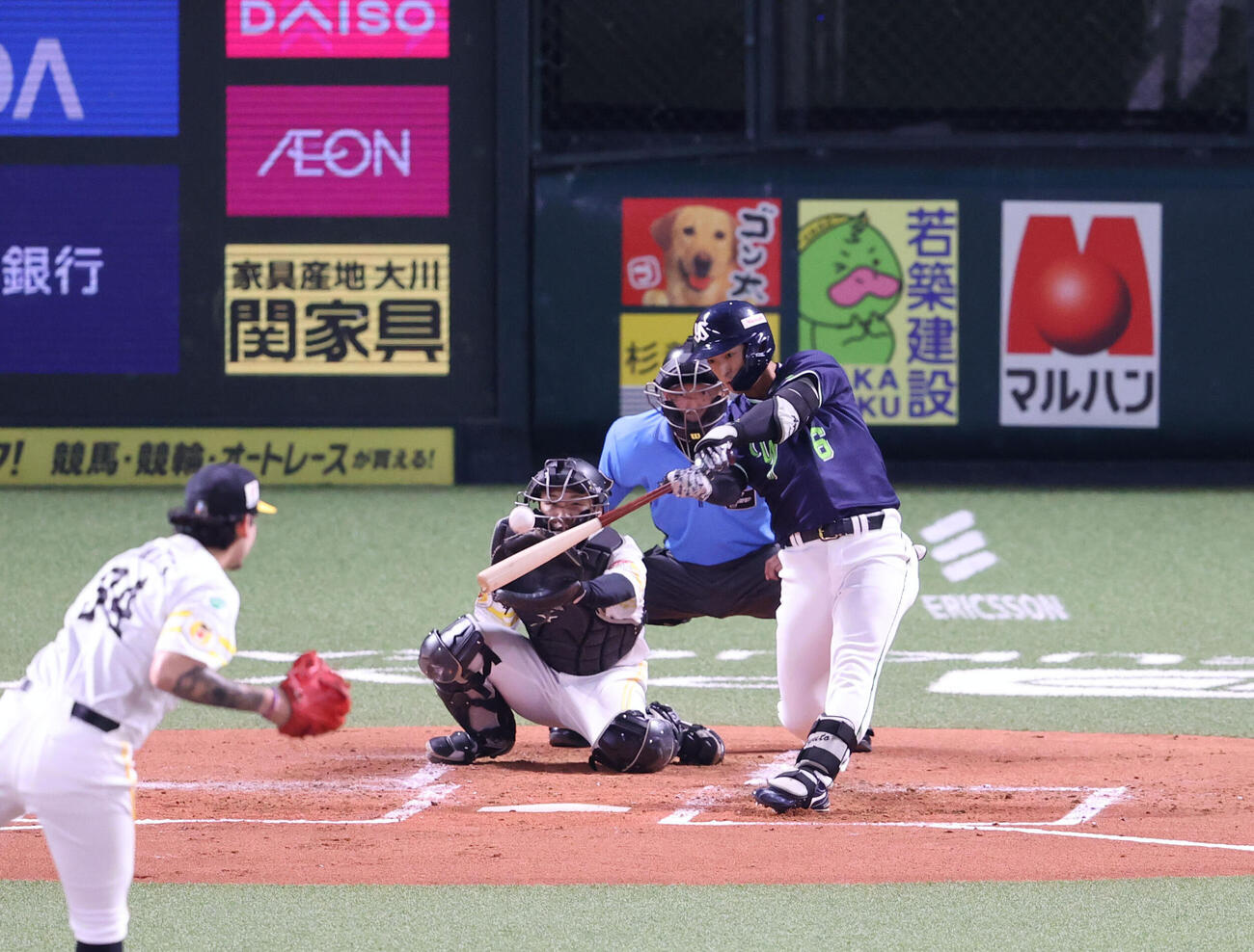ソフトバンク対ヤクルト　2回表ヤクルト2死満塁、松下歩叶は中前に先制2点適時打を放つ（撮影・梅根麻紀）