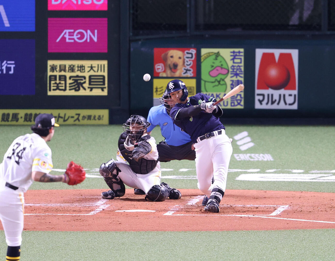 ソフトバンク対ヤクルト　2回表ヤクルト2死満塁、松下歩叶は中前に先制2点適時打を放つ（撮影・梅根麻紀）