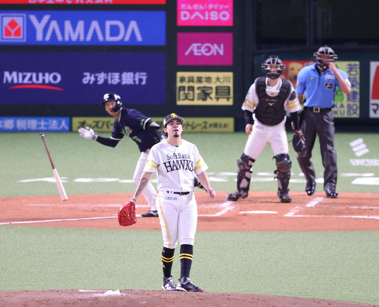 ソフトバンク対ヤクルト　2回表ヤクルト2死満塁、松下歩叶に先制2点適時打を浴びたアルメンタ（撮影・梅根麻紀）
