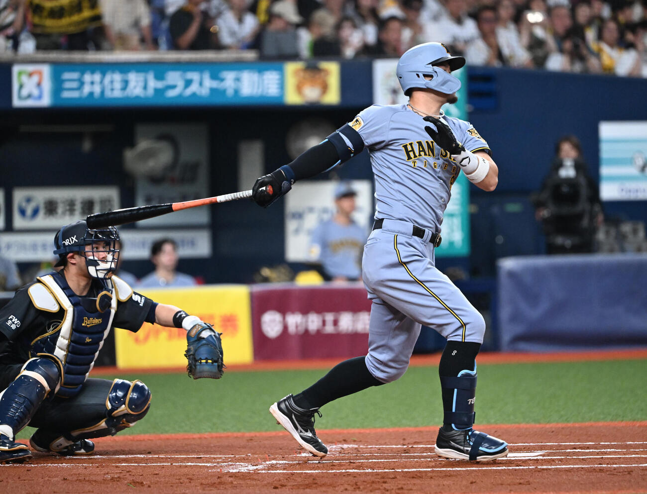 オリックス対阪神　1回表阪神2死一塁、右前打を放つ佐藤輝明（撮影・和賀正仁）