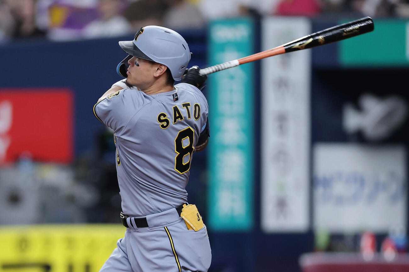 オリックス対阪神　1回表阪神2死一塁、右前打を放つ佐藤輝明（撮影・前田充）