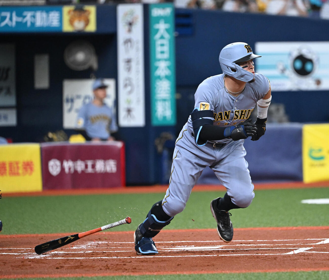 オリックス対阪神　1回表阪神2死一塁、右前打を放つ佐藤輝明（撮影・和賀正仁）