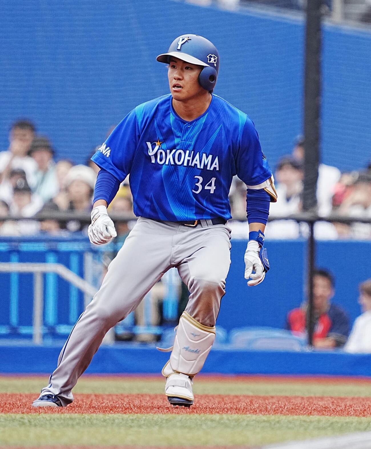 ロッテ対DeNA 4回表DeNA1死二、三塁、宮下朝陽は左前適時打を放つ（撮影・小沢裕）　＝2026年6月14日