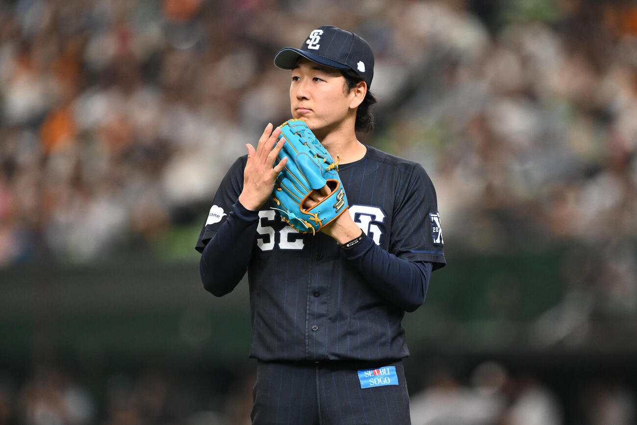西武対巨人　7回表巨人2死一塁、丸佳浩を左飛に打ち取った篠原響（撮影・滝沢徹郎）