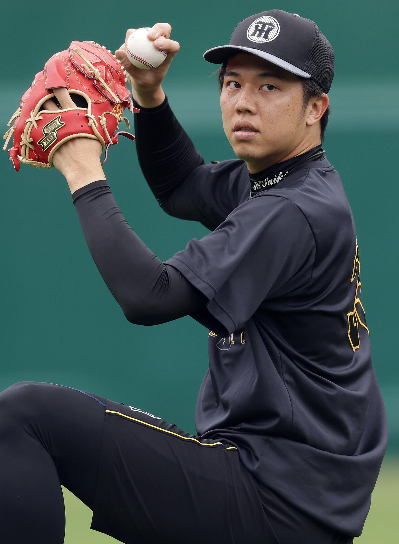 キャッチボールで調整する阪神才木浩人（撮影・前田充）