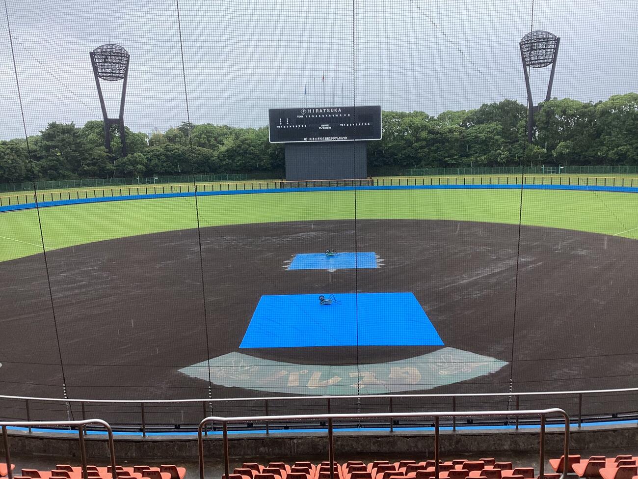 バッティングパレス相石スタジアムひらつかは雨のため室内練習に変更となった