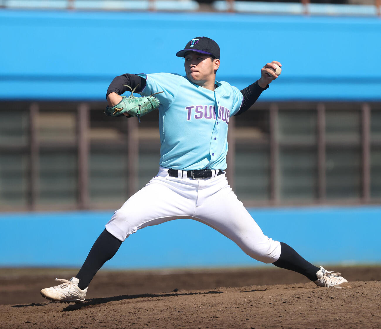 7回から登板したA組の筑波大・松田優樹（撮影・柴田隆二）