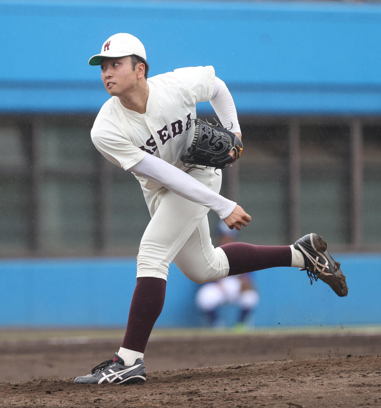 5回から登板したA組の早大・高橋煌稀（撮影・柴田隆二）