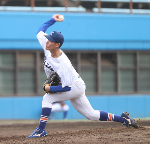 5回から登板したB組の駒大・仲井慎(撮影・柴田隆二)